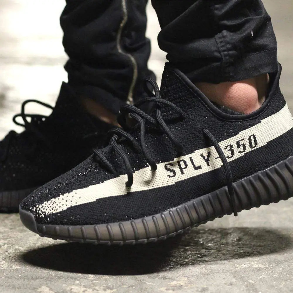 Yeezy Boost 350 V2 Black-White НАЛИЧНИ- 1 Ден Доставка