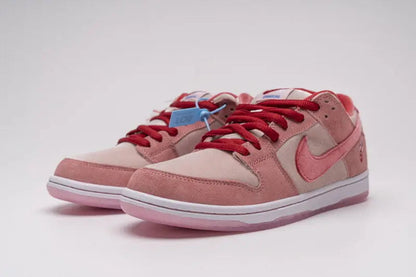 Nike SB Dunk Low "StrangeLove"
