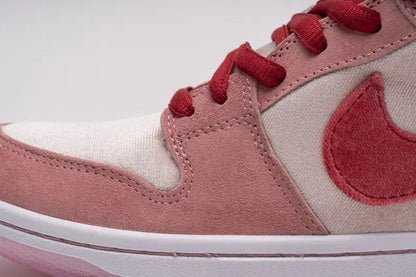 Nike SB Dunk Low "StrangeLove"