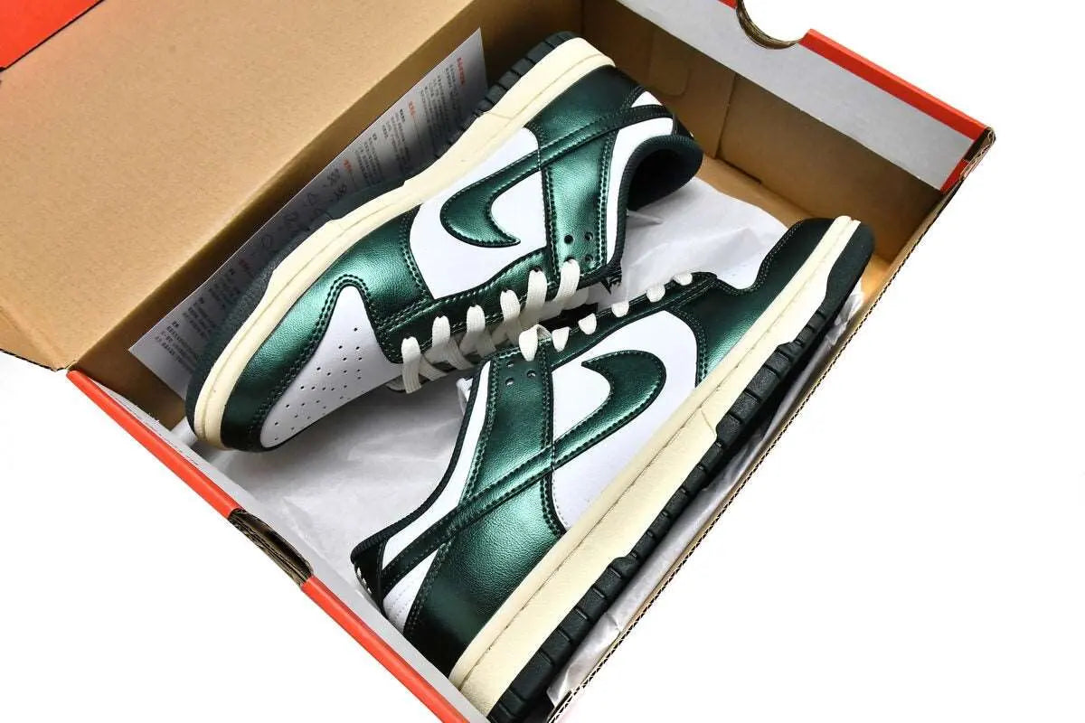 Nike Dunk Low "Vintage Green"