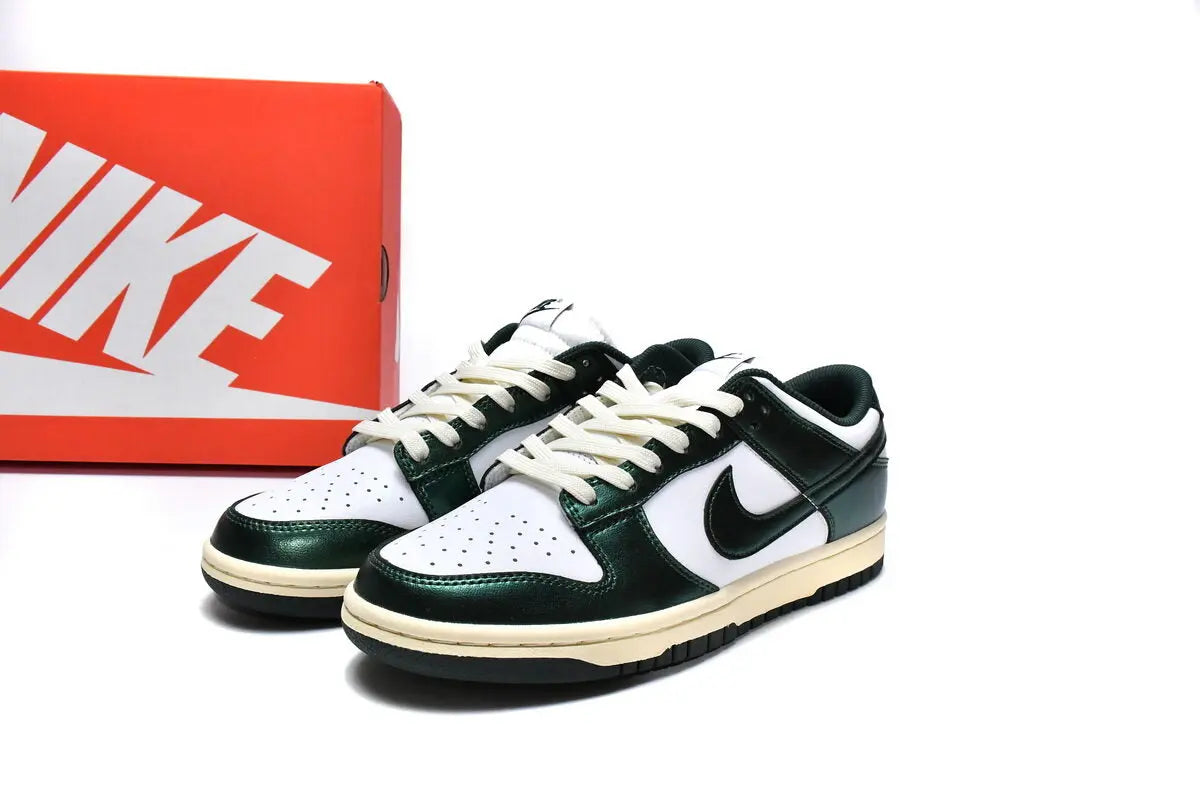 Nike Dunk Low "Vintage Green"