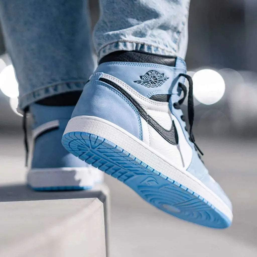 Air Jordan 1 Retro High OG 'University Blue'