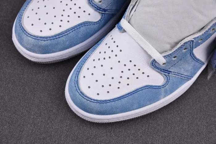 Jordan 1 High "Hyper Royal"